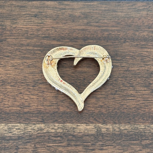 Elegant Heart-Shaped Pearl Brooch - Picture 3 of 4